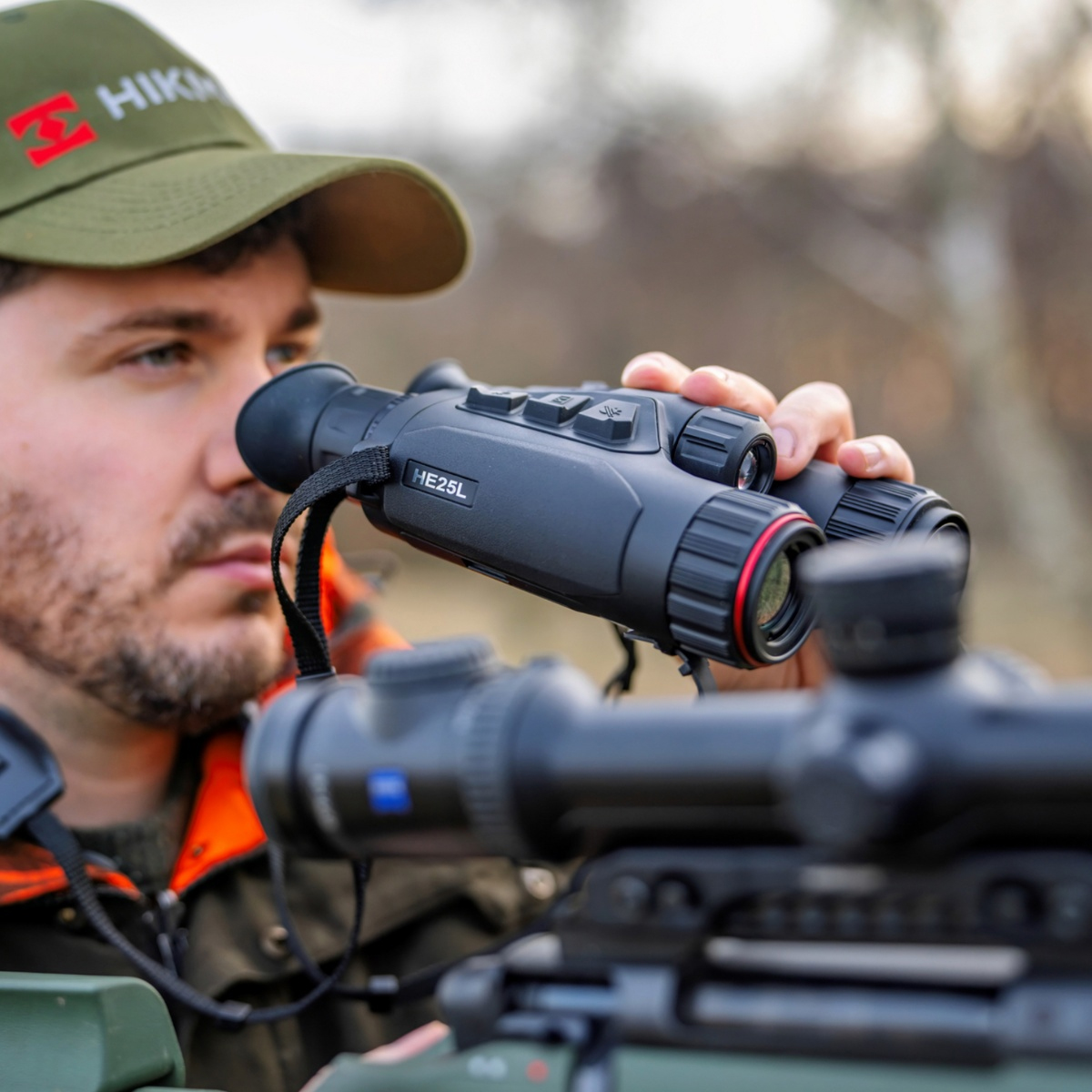 HIKMICRO Habrok 4K HE25L 25mm 5.5-22 x 60 Multi-Spectrum 256x192 <35mK 12um LRF Entry Level Thermal Binoculars